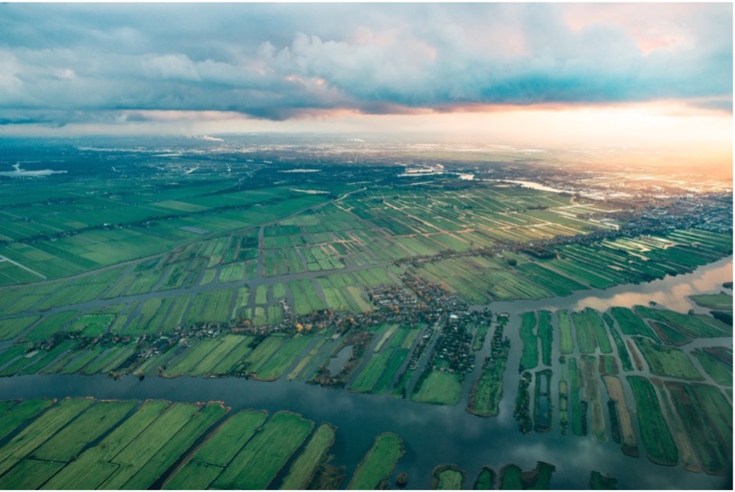 Schiphol vleugellam, maar huizenprijzen vliegen de pan uit